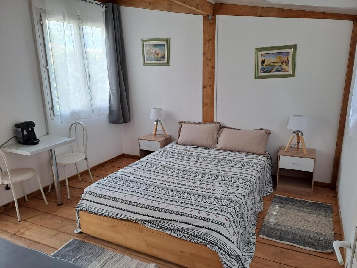 Rognes Chambre Basilic 2P, 2 Nuits Max, Dans Petit Chalet 6Km Du Festival De Piano De La Roque D'Antheron מראה חיצוני תמונה